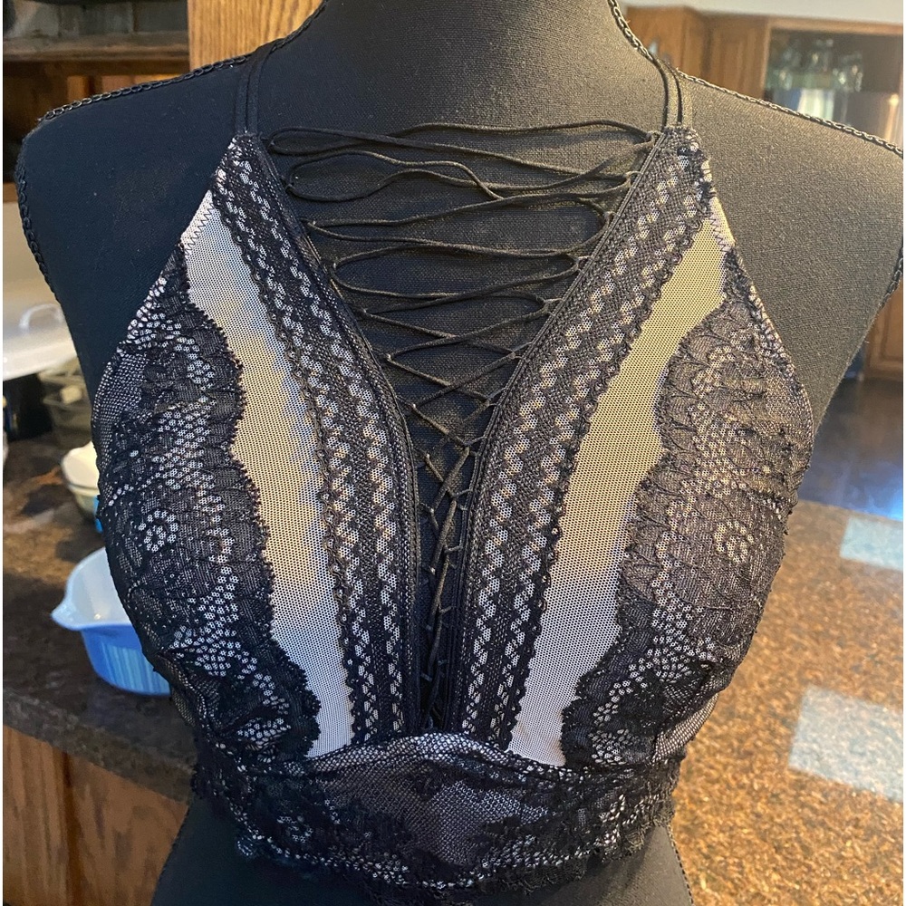 Victoria’s Secret high neck lace bra. Adjustable size Small.